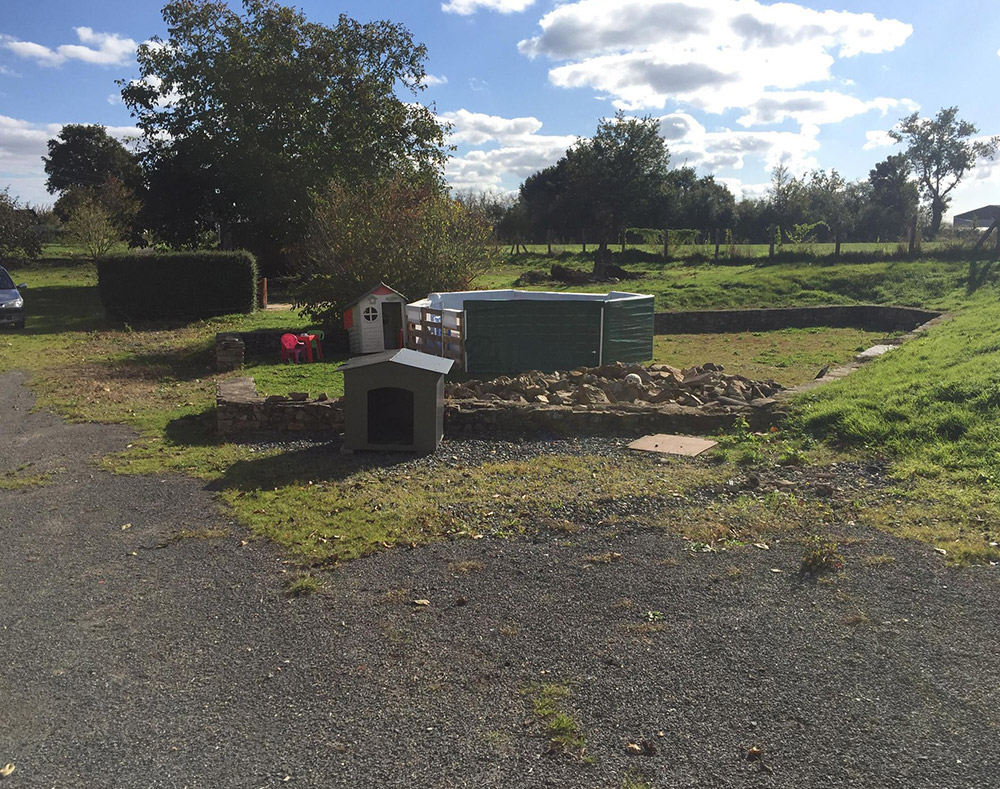 Aménagement extérieur d’une longère à Segré-en-Anjou-Bleu