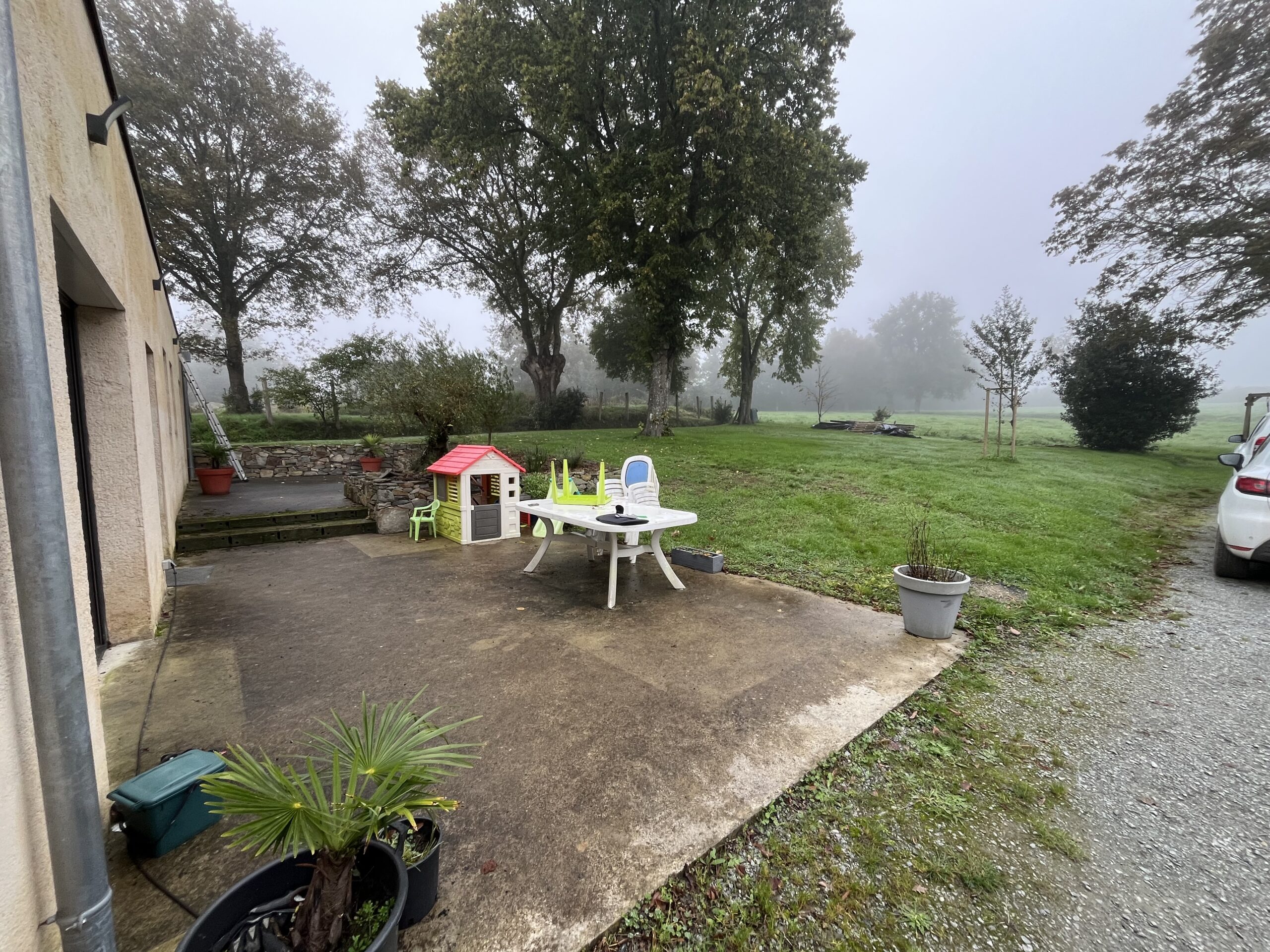 Aménagement extérieur d'une longère près d'Angers